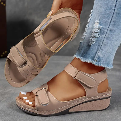 Veera™ | Elegante Keilabsatz-Sandalen